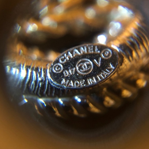 🌼 🏖️☀️SUMMER SALE☀️🏖️ Chanel CC Caged Earrings in GHW - Picture 6 of 7